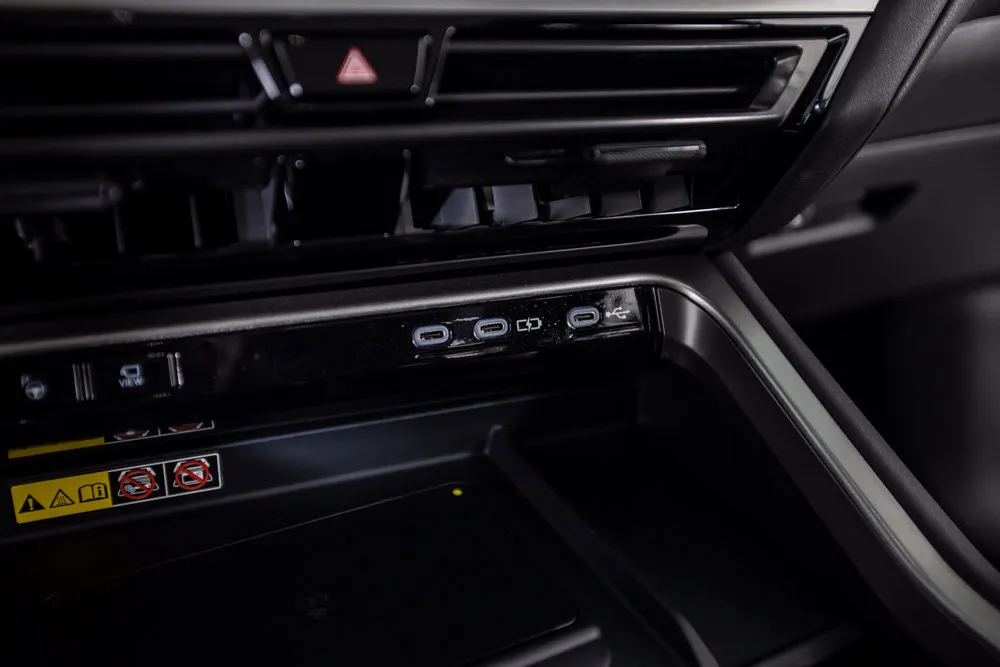 Lexus TX photo 32