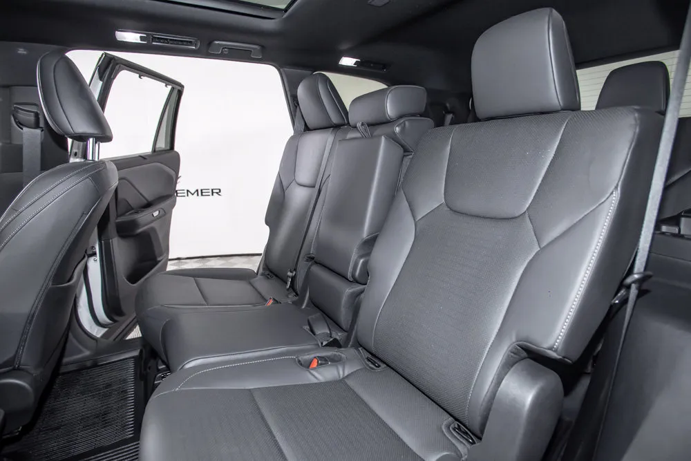 Lexus TX photo 14