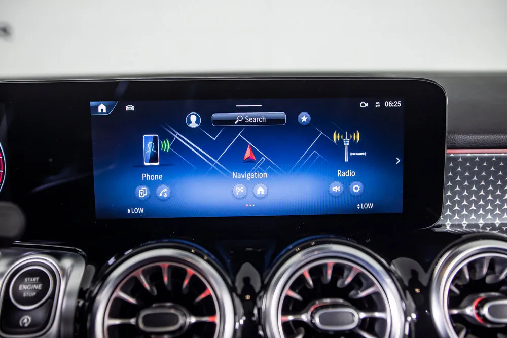 Mercedes-Benz GLB photo 32