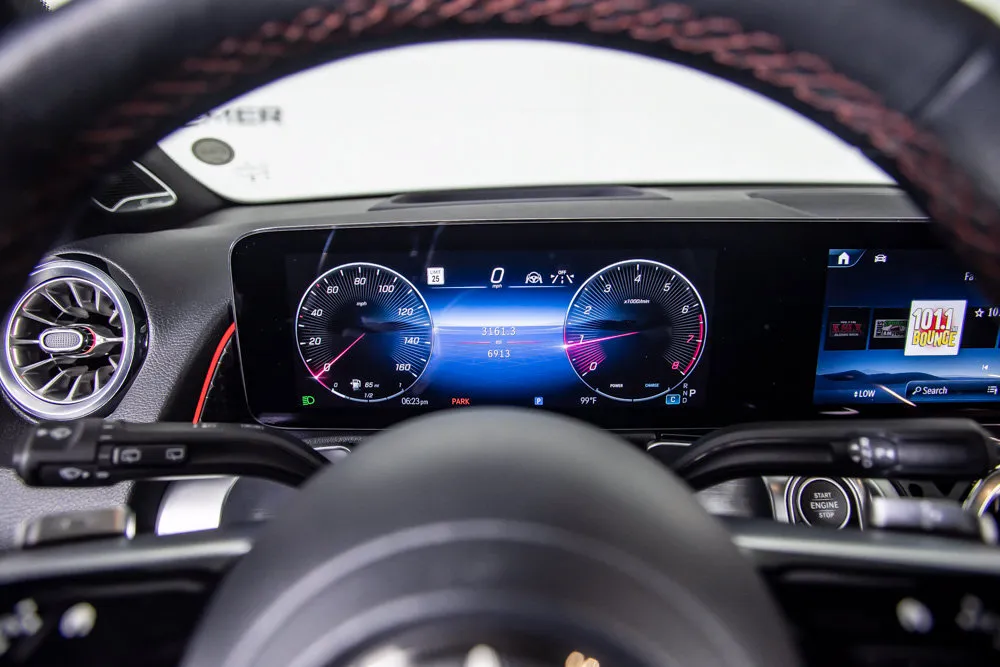 Mercedes-Benz GLB photo 27