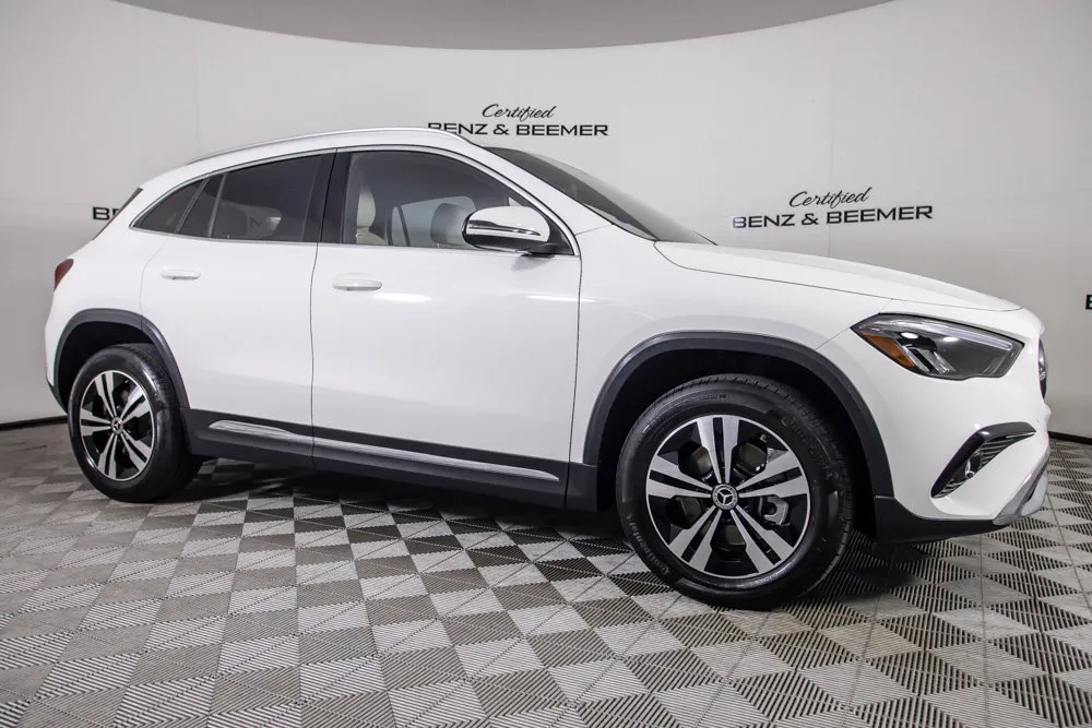 Mercedes-Benz GLA photo 2