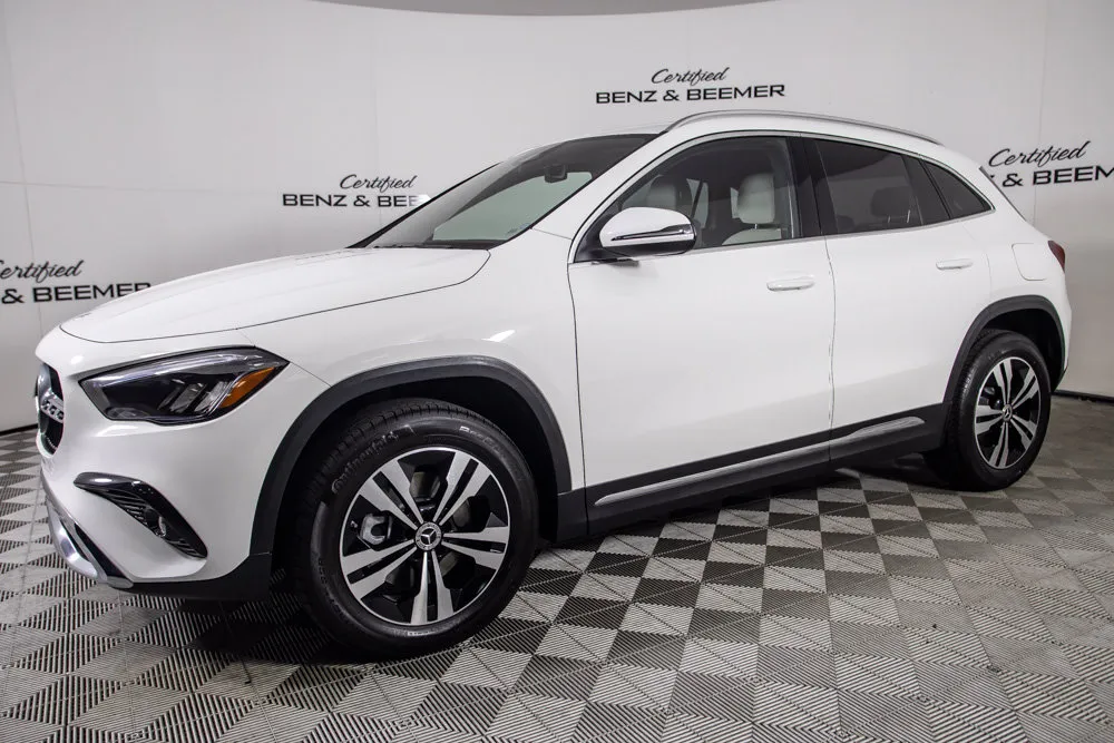 Mercedes-Benz GLA photo 9