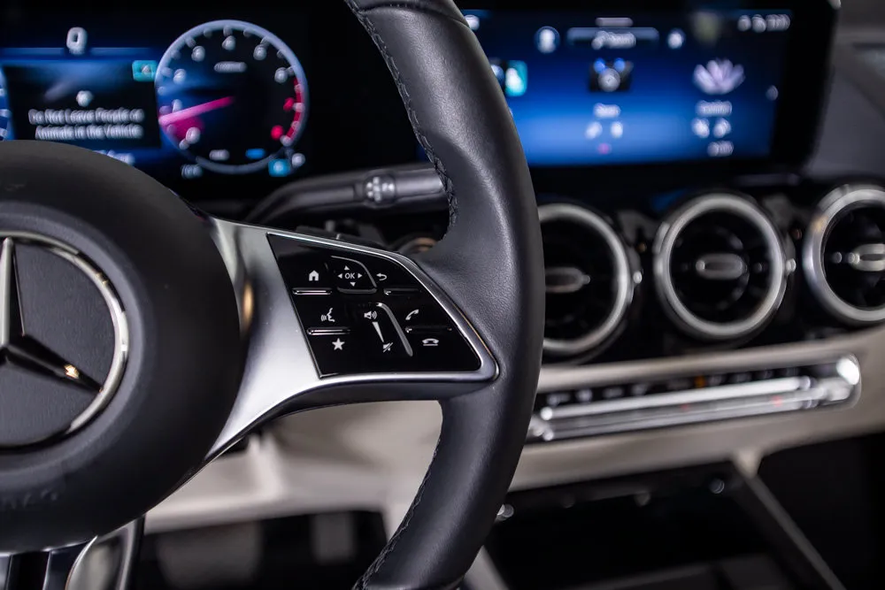 Mercedes-Benz GLA photo 35