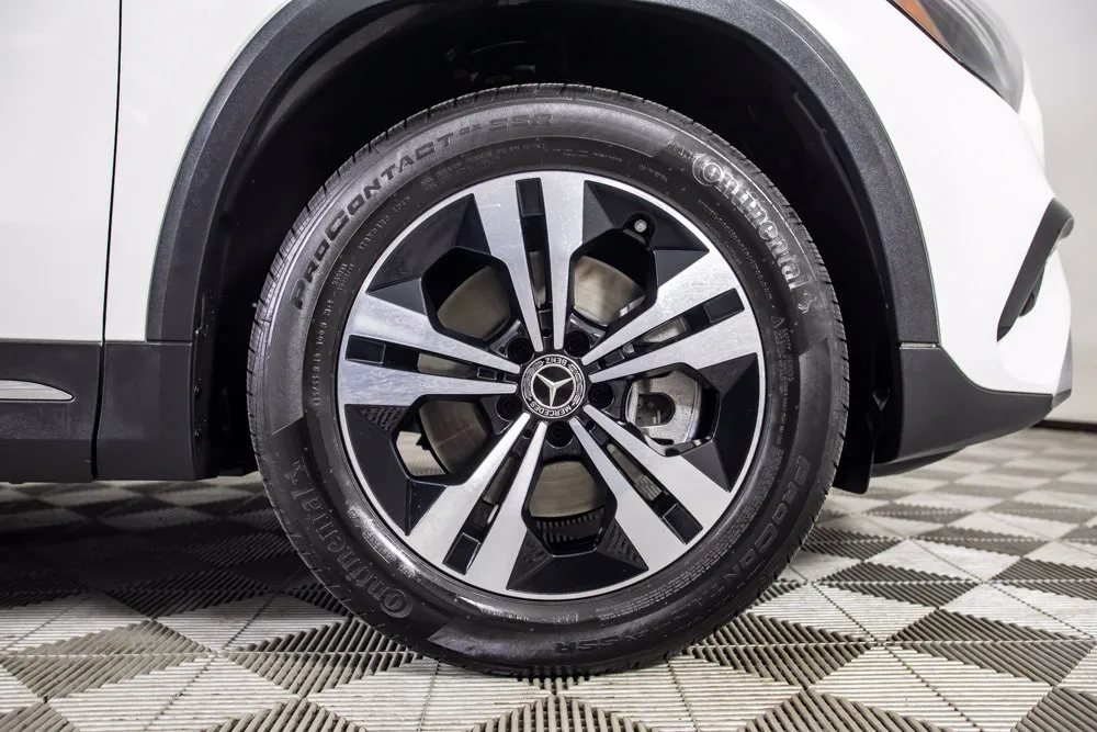 Mercedes-Benz GLA photo 39