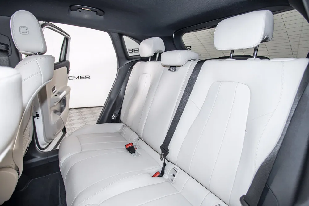 Mercedes-Benz GLA photo 14