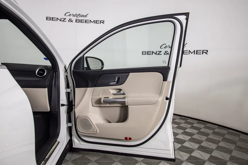 Mercedes-Benz GLA photo 19