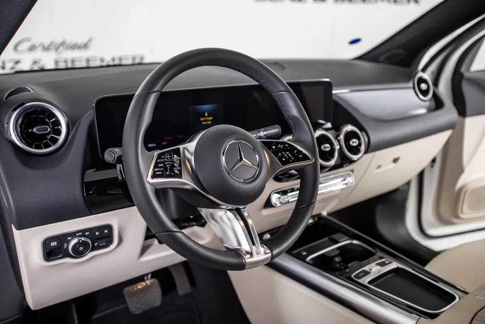 Mercedes-Benz GLA photo 21