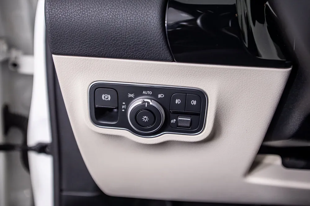 Mercedes-Benz GLA photo 33