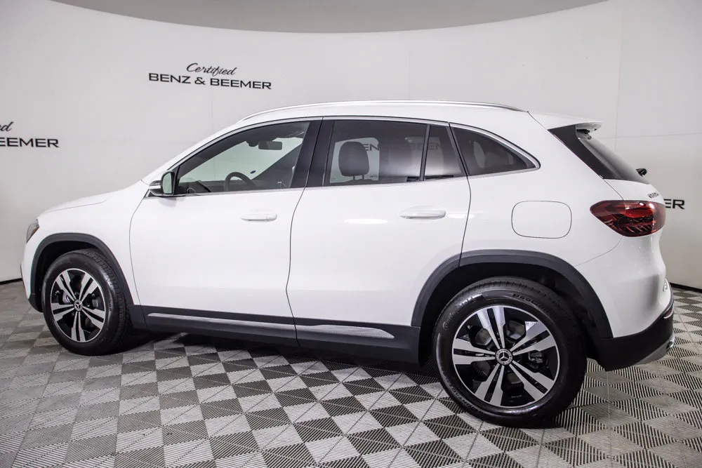 Mercedes-Benz GLA photo 11