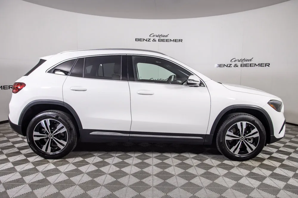 Mercedes-Benz GLA photo 3
