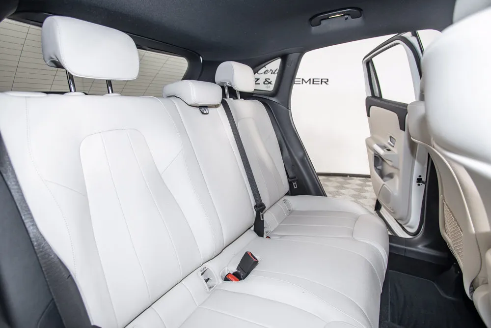 Mercedes-Benz GLA photo 15