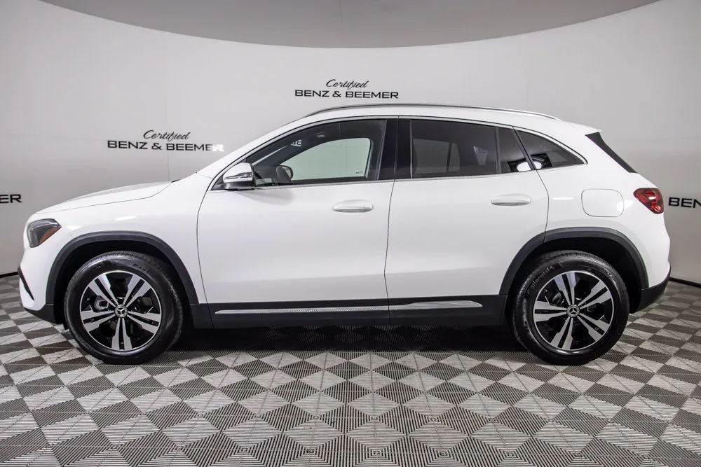 Mercedes-Benz GLA photo 10