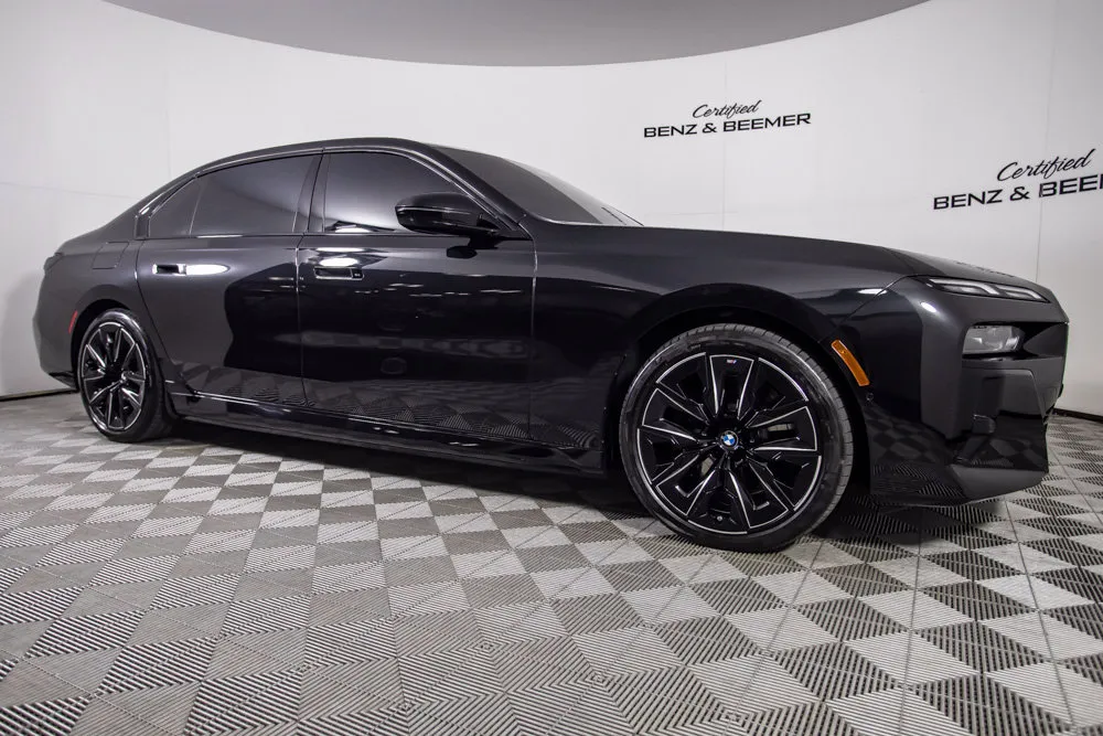BMW i7 photo 2