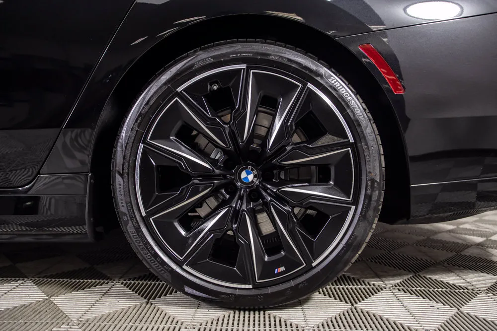 BMW i7 photo 40