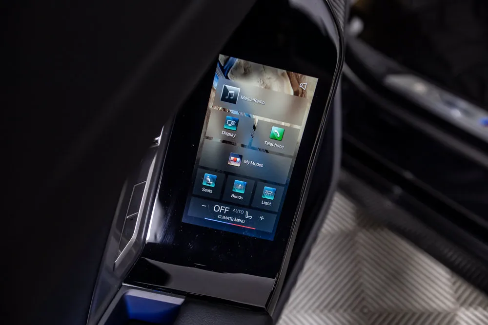BMW i7 photo 19
