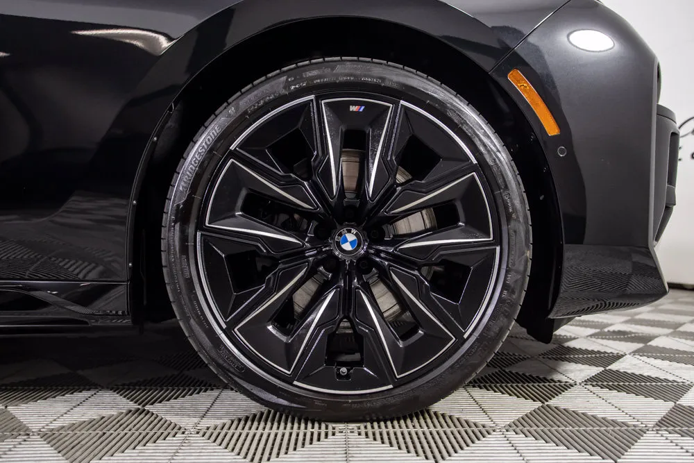 BMW i7 photo 38