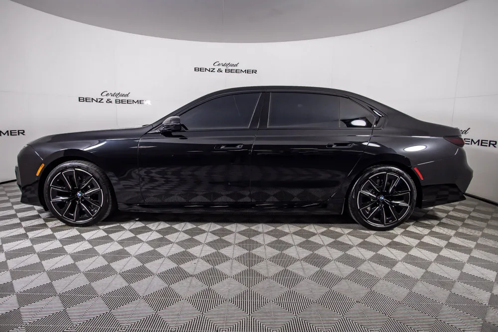 BMW i7 photo 10