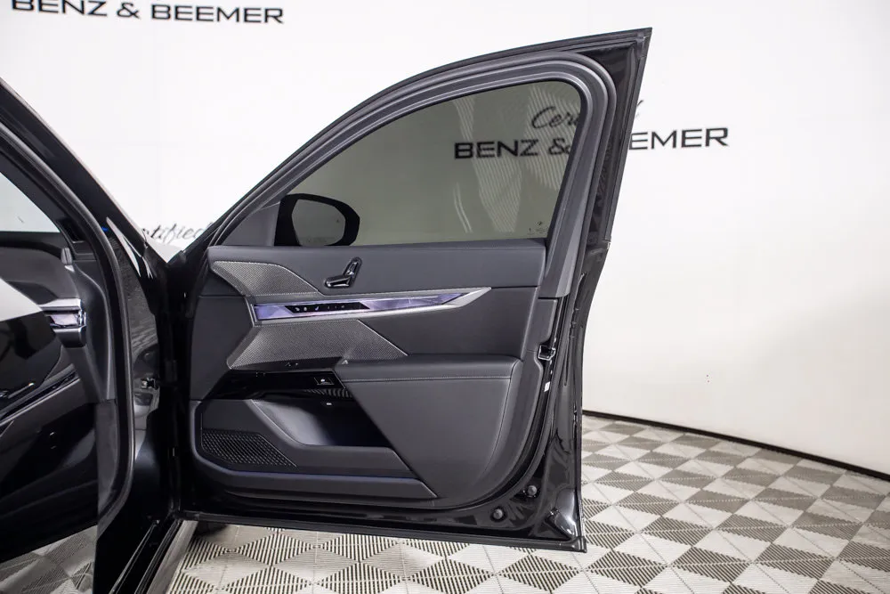 BMW i7 photo 17