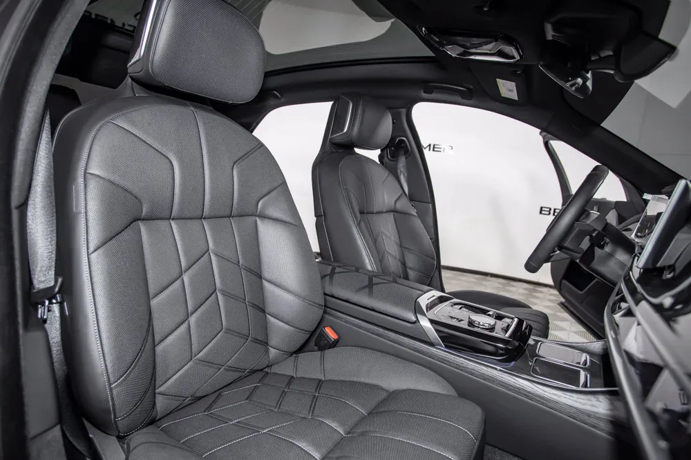 BMW i7 photo 16