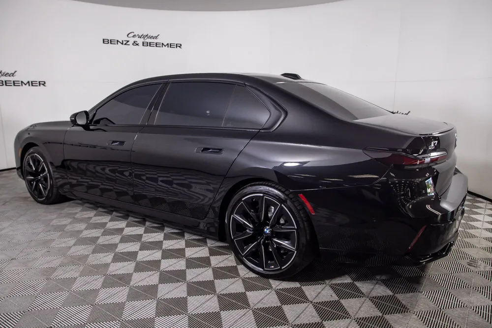 BMW i7 photo 11