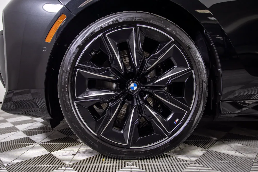 BMW i7 photo 37
