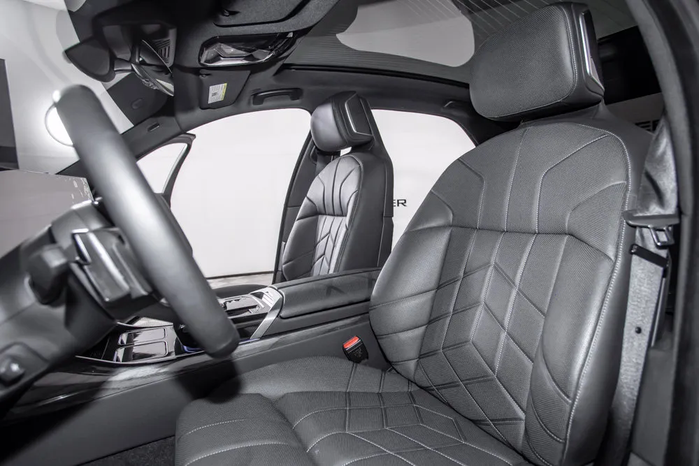 BMW i7 photo 13