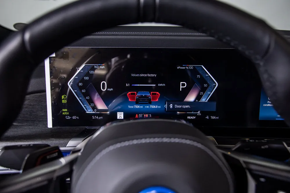 BMW i7 photo 25