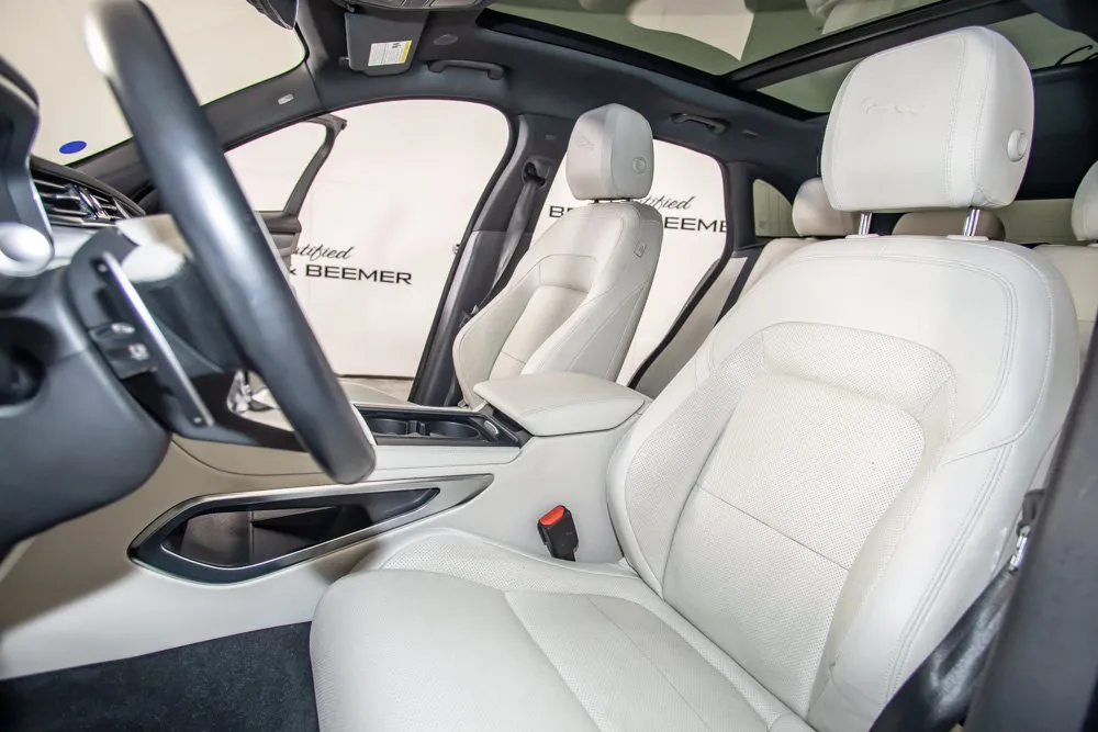 Jaguar F-PACE photo 44
