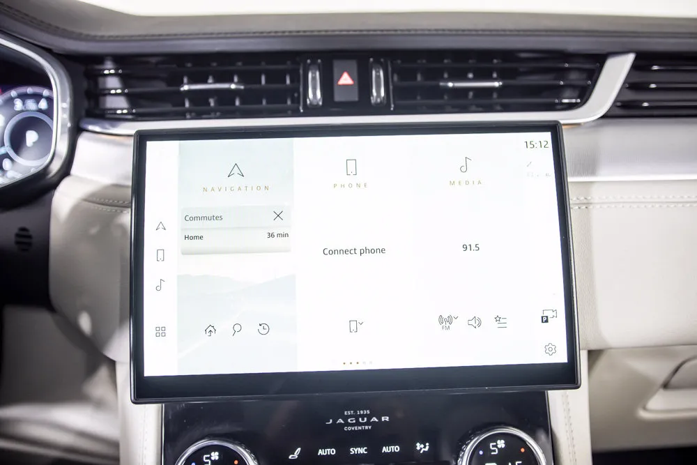 Jaguar F-PACE photo 33