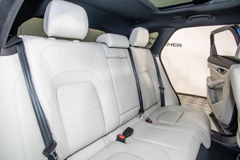 Jaguar F-PACE photo 46