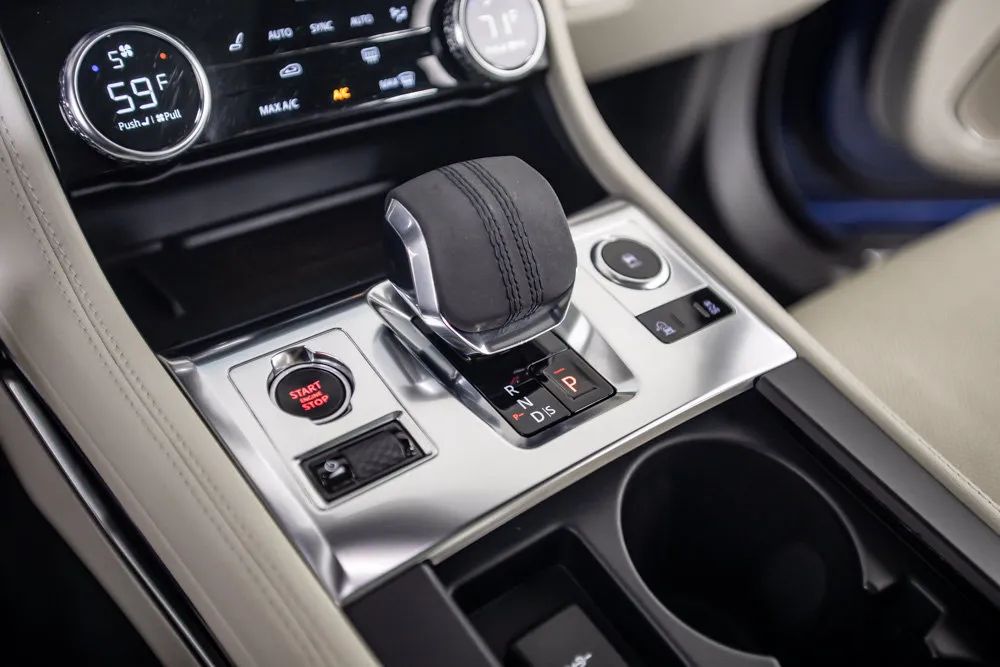Jaguar F-PACE photo 39