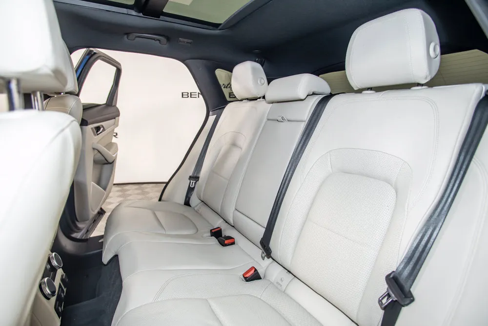 Jaguar F-PACE photo 43