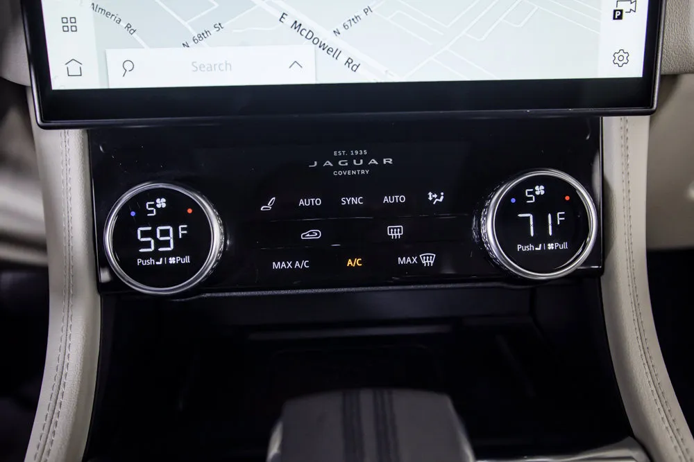 Jaguar F-PACE photo 37