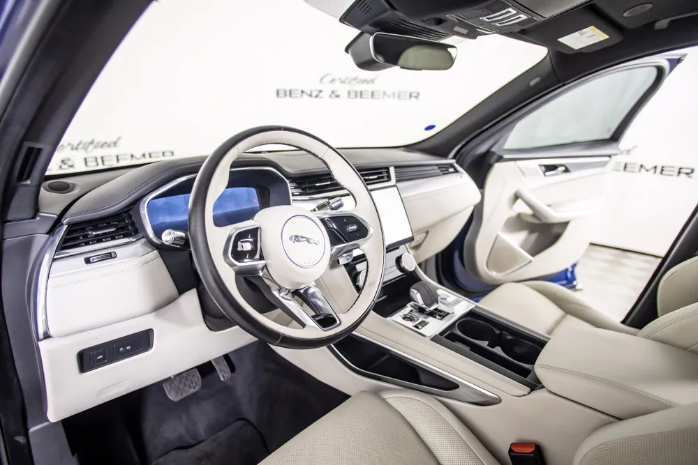 Jaguar F-PACE photo 26