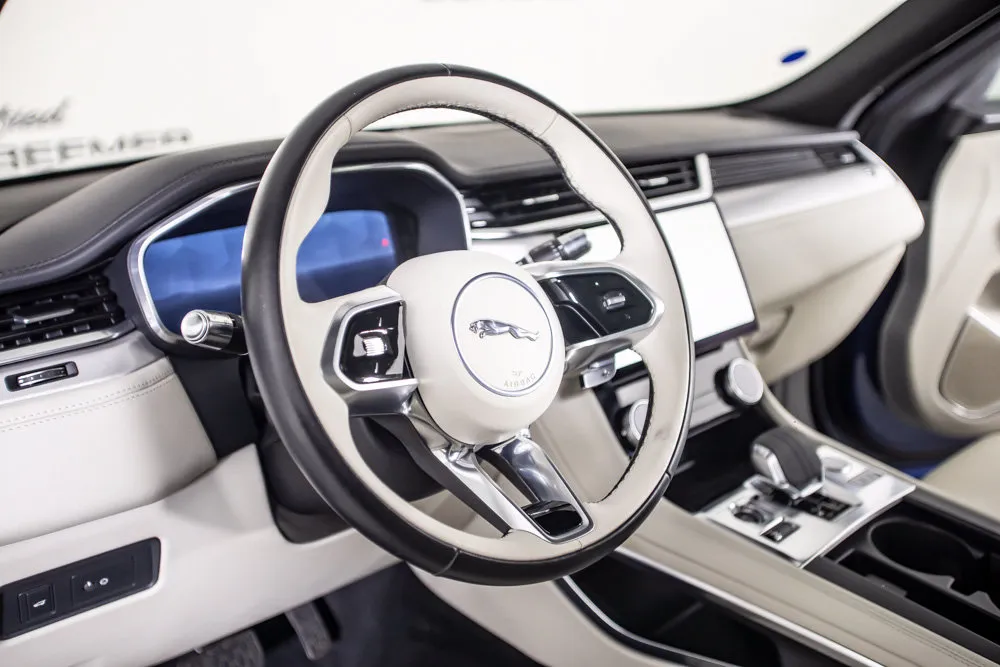 Jaguar F-PACE photo 27