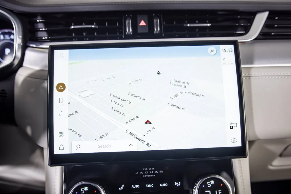 Jaguar F-PACE photo 34