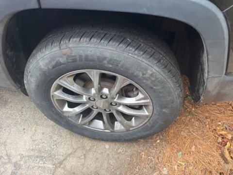 More photos of 2019 Jeep Cherokee Latitude Plus at Brighton Motors, MI