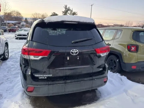 More photos of 2018 Toyota Highlander at Brighton Motors, MI