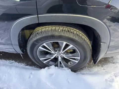 More photos of 2018 Toyota Highlander at Brighton Motors, MI