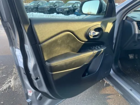 More photos of 2016 Jeep Cherokee Limited at Brighton Motors, MI