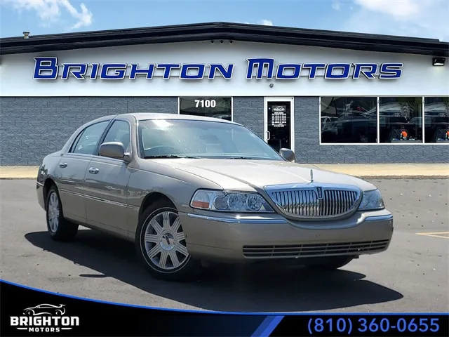 2005 Lincoln Town Car Signature for sale in Brighton, MI