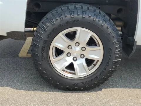 More photos of 2017 Chevrolet Silverado 1500 LT at Brighton Motors, MI