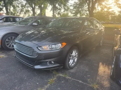 Gray 2016 Ford Fusion SE for sale in Brighton, MI