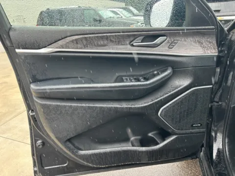 More photos of 2022 Jeep Grand Cherokee Limited at Brighton Motors, MI