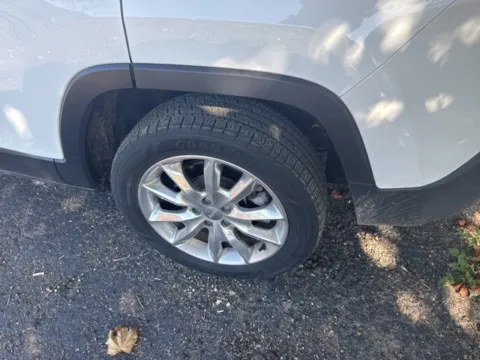 More photos of 2015 Jeep Cherokee Limited at Brighton Motors, MI