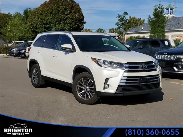 White 2019 Toyota Highlander XLE for sale in Brighton, MI