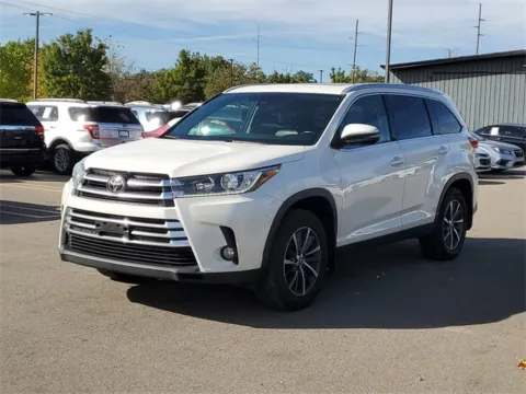 Photos of 2019 Toyota Highlander XLE for sale in Brighton, MI at Brighton Motors