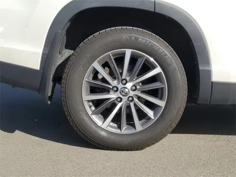 More photos of 2019 Toyota Highlander XLE at Brighton Motors, MI