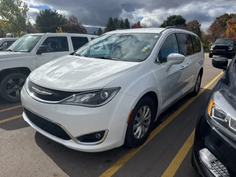 White 2017 Chrysler Pacifica Touring L for sale in Brighton, MI