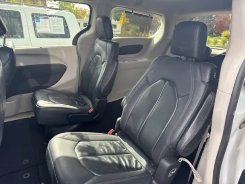 More photos of 2017 Chrysler Pacifica Touring L at Brighton Motors, MI